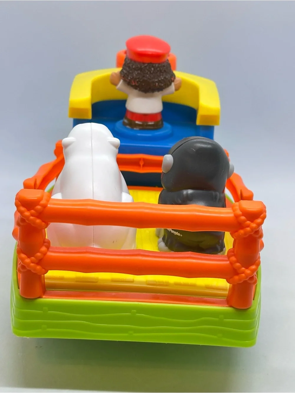 Fisher Price Little People Animal Train Polar Bear Gorilla Zoo Train w/3 Figures